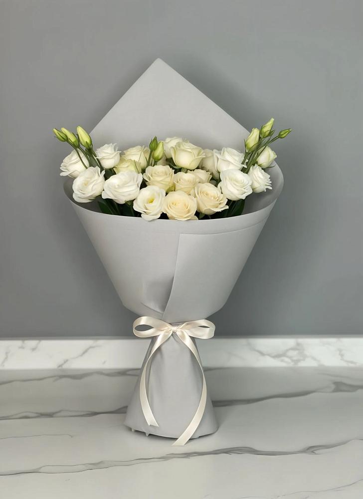 Букет цветов из: Розы и Лизиантусы в Грязовце