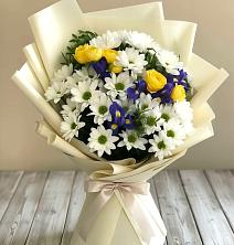 Букет цветов из:  Ирисы, Хризантемы и Розы в Грязовце