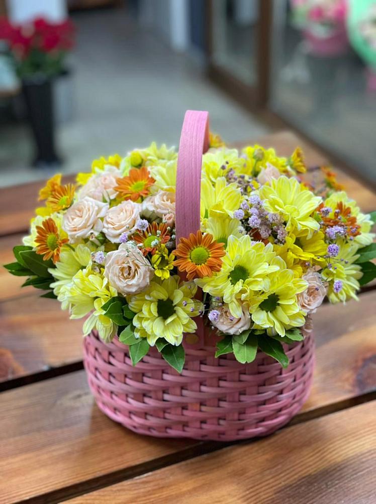 Цветочная композиция из Хризантемы и Розы в корзине в Грязовце