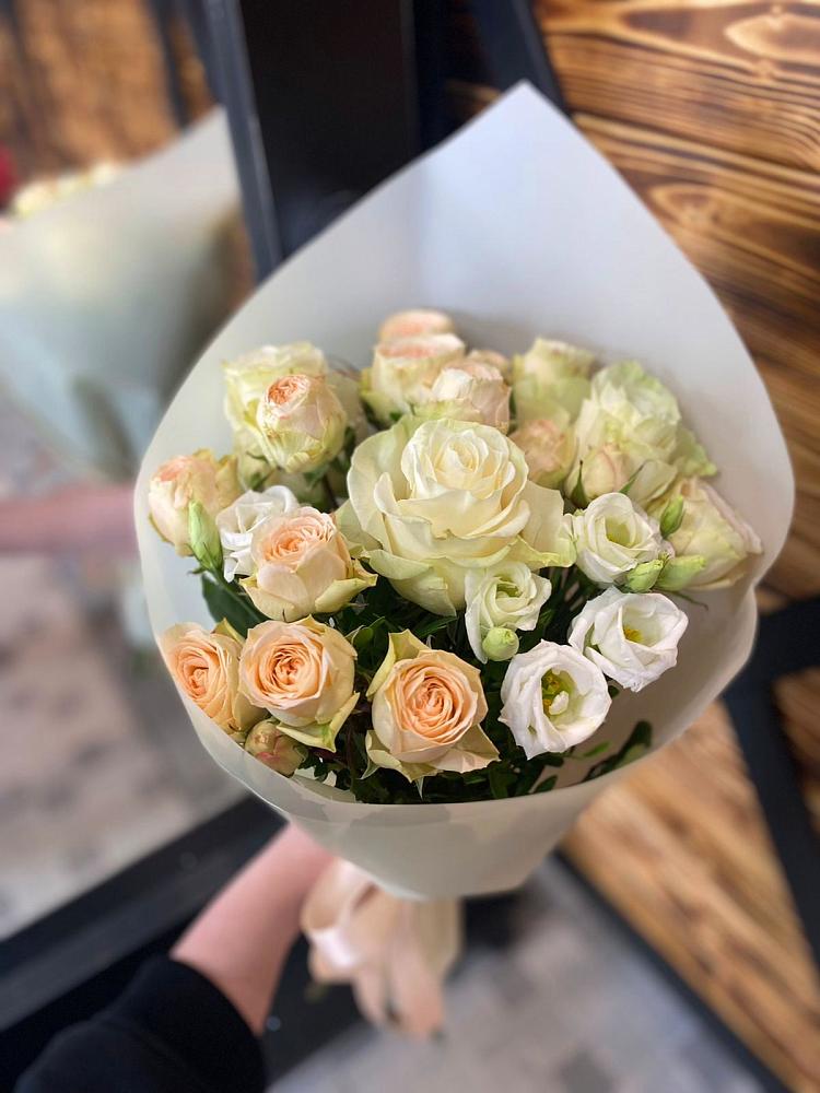 Букет цветов из: Розы и Лизиантусы в Грязовце